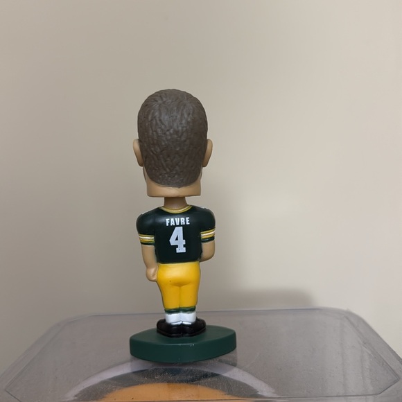 Brett Favre Bobblehead Action Figure - Picture 6 of 9